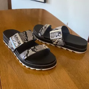 Sorel  “Roaming”  slides