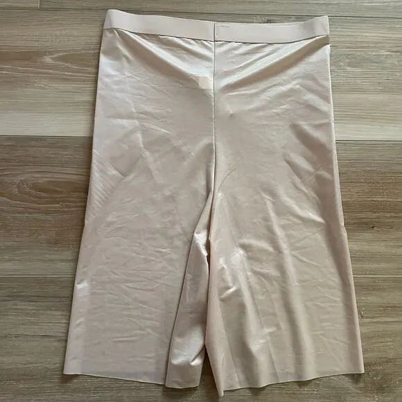 SPANX PETITE Invisible Shaping High-Waisted Mid-Thigh Short M Petite
