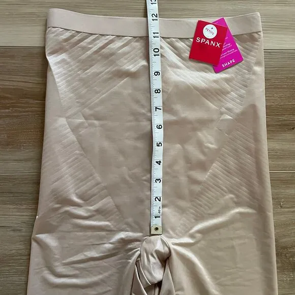 SPANX PETITE Invisible Shaping High-Waisted Mid-Thigh Short M Petite