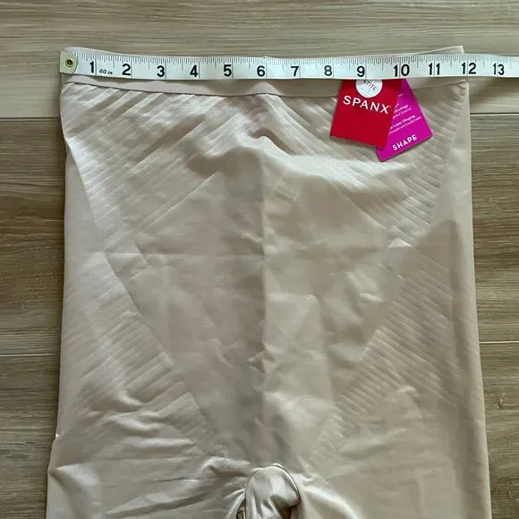 SPANX PETITE Invisible Shaping High-Waisted Mid-Thigh Short M Petite