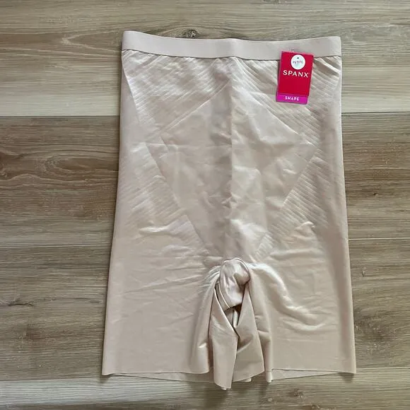 SPANX PETITE Invisible Shaping High-Waisted Mid-Thigh Short M Petite