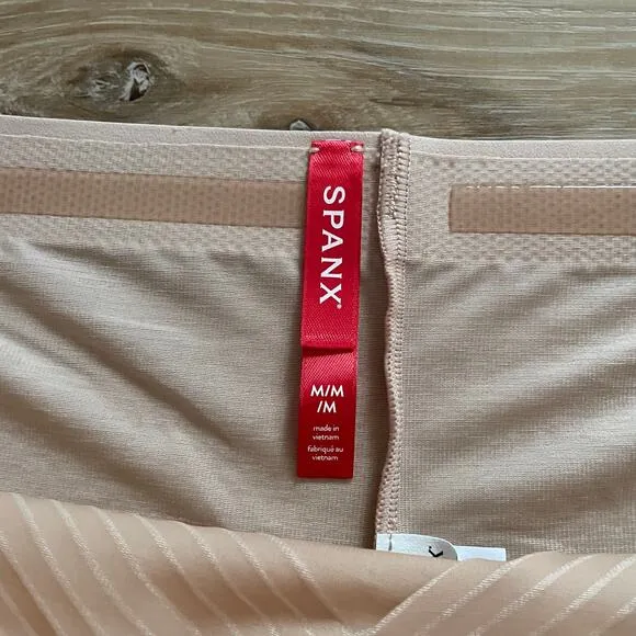 SPANX PETITE Invisible Shaping High-Waisted Mid-Thigh Short M Petite