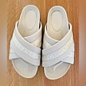 STELLA MCCARTNEY Beige Signature Logo Slides IT38/US8 $690