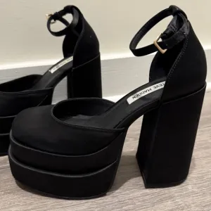 Steve Madden Charlize Black Satin Platform Heels | Size 6.5