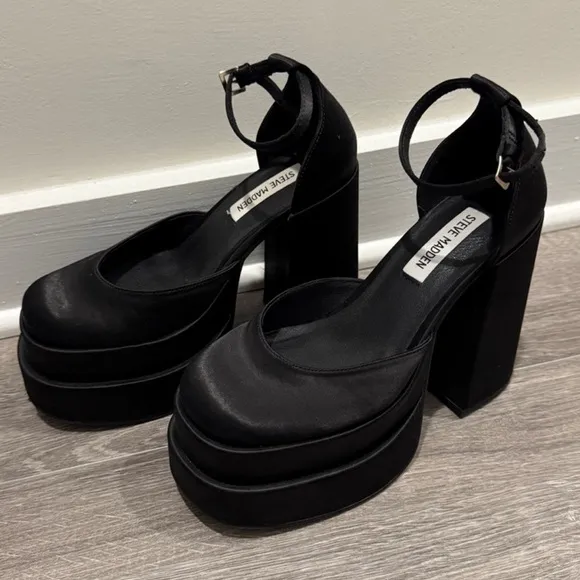 Steve Madden Charlize Black Satin Platform Heels | Size 6.5