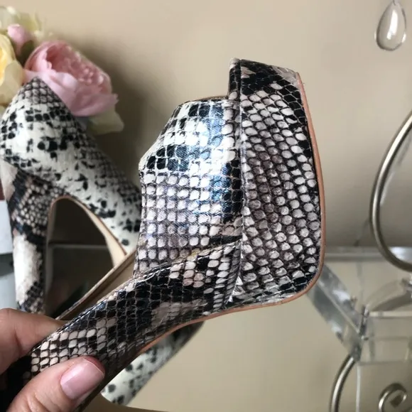STEVE MADDEN Platform Snakeskin Heels