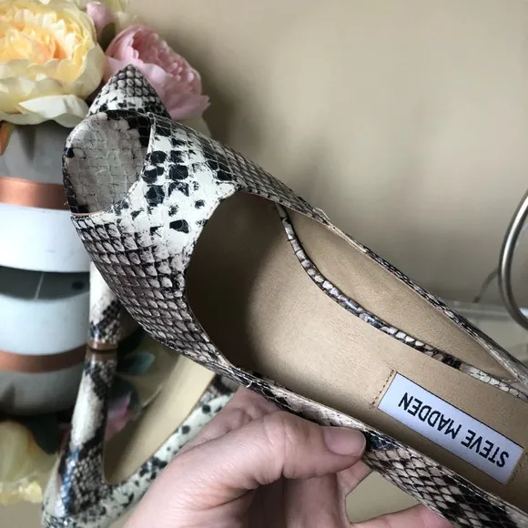 STEVE MADDEN Platform Snakeskin Heels