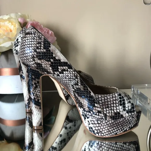 STEVE MADDEN Platform Snakeskin Heels
