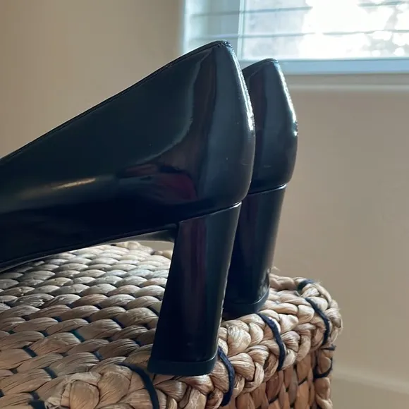 Stuart Weitzman gorgeous patent black slim block heels