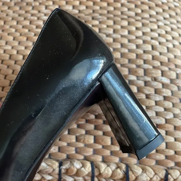 Stuart Weitzman gorgeous patent black slim block heels
