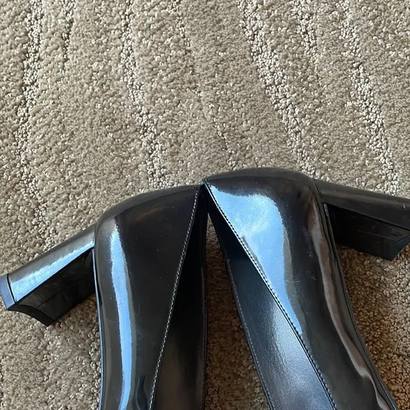 Stuart Weitzman gorgeous patent black slim block heels