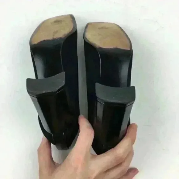 Stuart Weitzman Heels Size 7.5 AA Black Leather