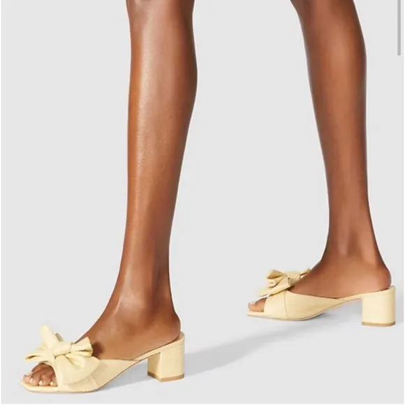 Stuart Weitzman MLoveknot 50 BlockSlideWomen size 8 gently worn Color:Wheat