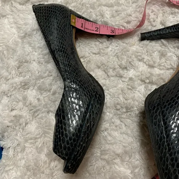 STUART WEITZMAN OPEN TOE HEELS