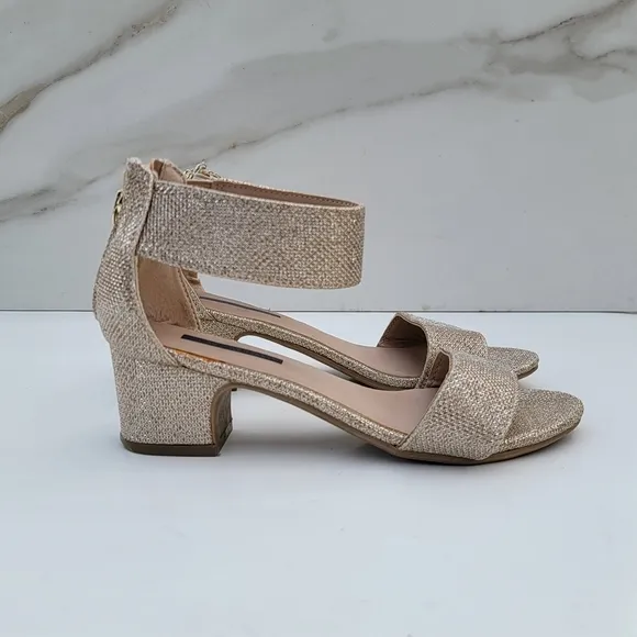 STUART WEITZMAN Rosalyn Alexa Anklestrap Gold glitter open toe heels Size 2
