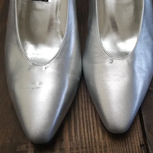 Stuart Weitzman Silver Leather Heels Size 8