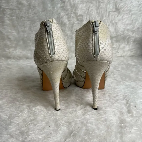 Stuart Weitzman snake heels size 9