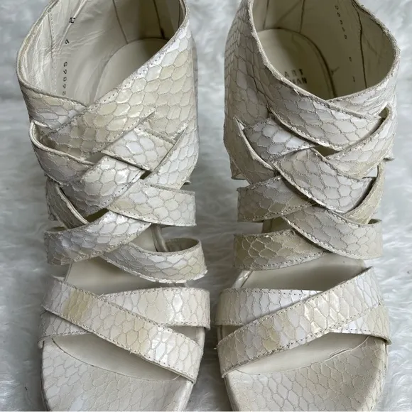 Stuart Weitzman snake heels size 9
