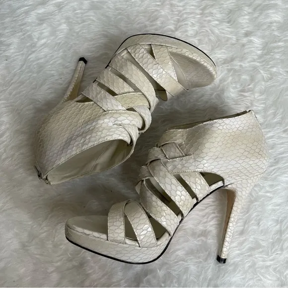 Stuart Weitzman snake heels size 9