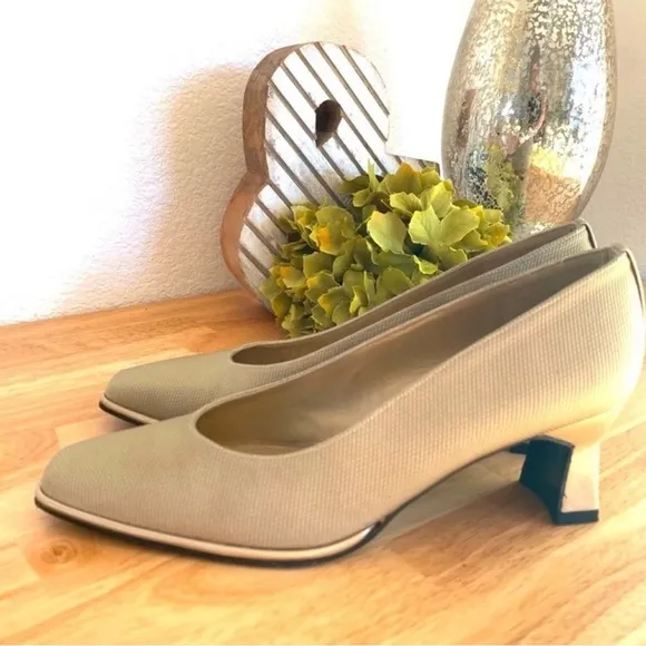 Stuart Weitzman Tan Champagne Gold Classy Cordine Toe Heels Pumps Size 6.5