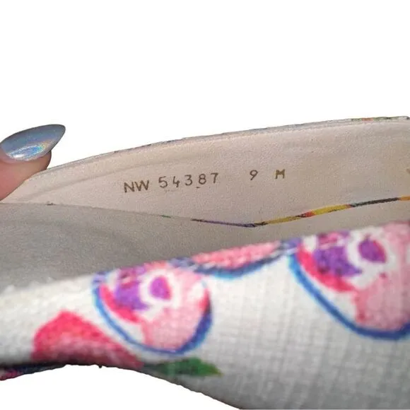Stuart Weitzman Women's Candy Floral Linen Slip-On Sandal Size 9