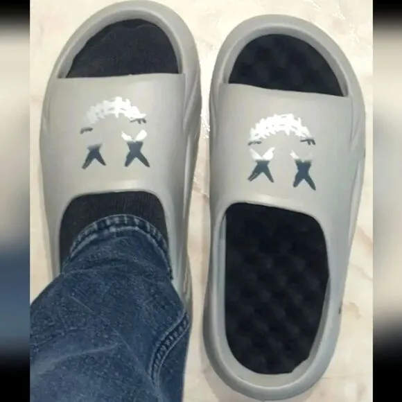 Stylish Men's Thick Sole slippers Sz 10/11