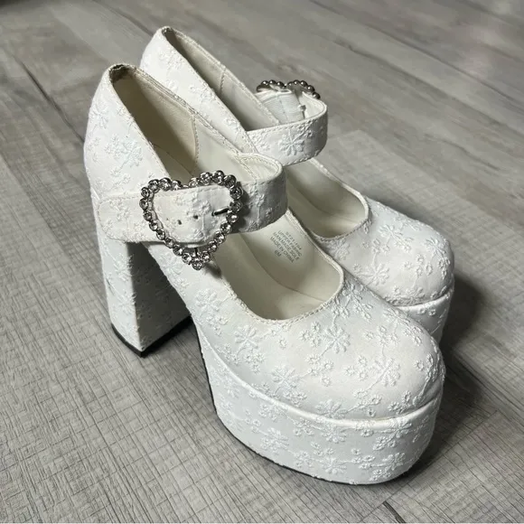 SUGAR THRILLZ I'LL BE UR JULIET EYELET MARY JANES White Size 6