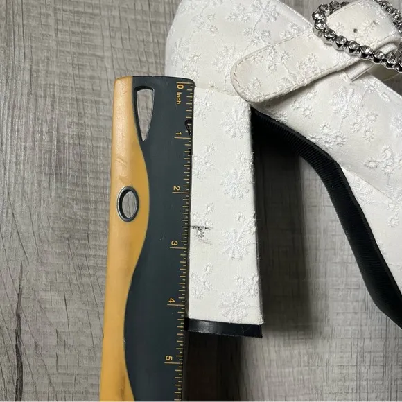 SUGAR THRILLZ I'LL BE UR JULIET EYELET MARY JANES White Size 6