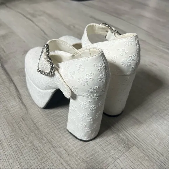 SUGAR THRILLZ I'LL BE UR JULIET EYELET MARY JANES White Size 6