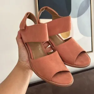 SUNDANCE X CHOCOLAT BLU Peachy Chunky Heel Suede Margaret Sandal. Size 7.5/ 38