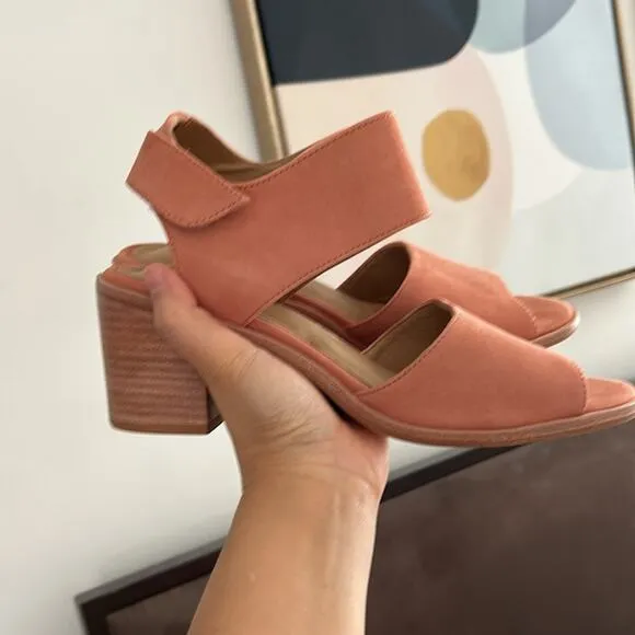SUNDANCE X CHOCOLAT BLU Peachy Chunky Heel Suede Margaret Sandal. Size 7.5/ 38
