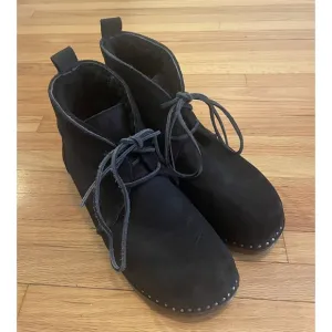 Swedish Clogs Boots Troentorp Studded Shearling Black Suede size 40