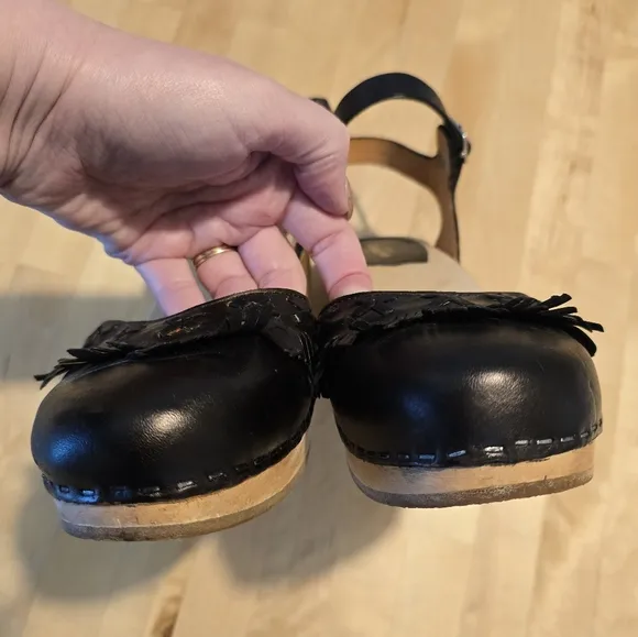 Swedish Hasbeens Fringy Clogs Black Size 40/9-9.5