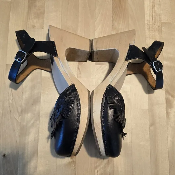 Swedish Hasbeens Fringy Clogs Black Size 40/9-9.5