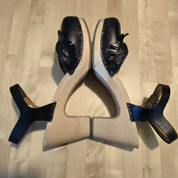 Swedish Hasbeens Fringy Clogs Black Size 40/9-9.5