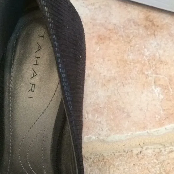 TAHARI open square toe black snake pumps. Neutral minimalist