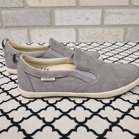 Taos Dandy Gray Canvas Slip On Shoes Size 8.5