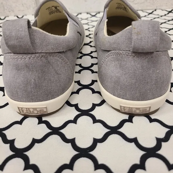 Taos Dandy Gray Canvas Slip On Shoes Size 8.5