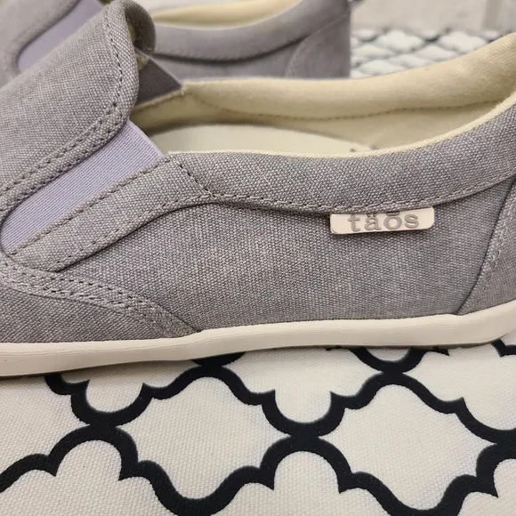 Taos Dandy Gray Canvas Slip On Shoes Size 8.5