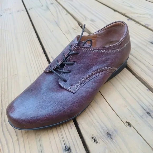 TAOS Footwear Women's  Brown  Leather  Oxfords   Sz 8 - 8.5/39