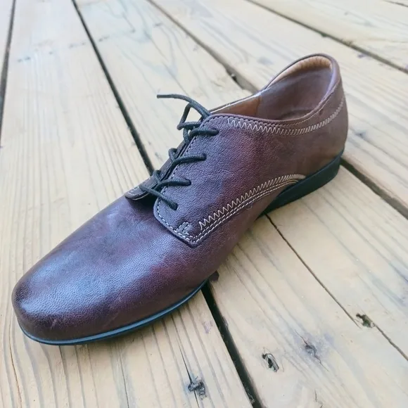 TAOS Footwear Women's  Brown  Leather  Oxfords   Sz 8 - 8.5/39
