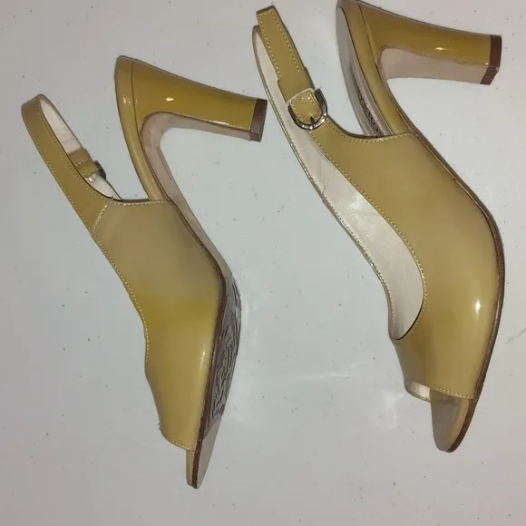 Taryn Rose beige tan sand color Patent Leather Open Toe Heels Size 37