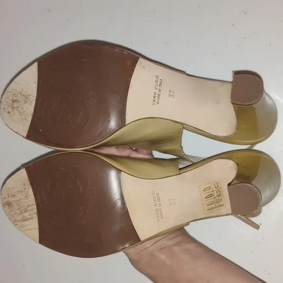 Taryn Rose beige tan sand color Patent Leather Open Toe Heels Size 37