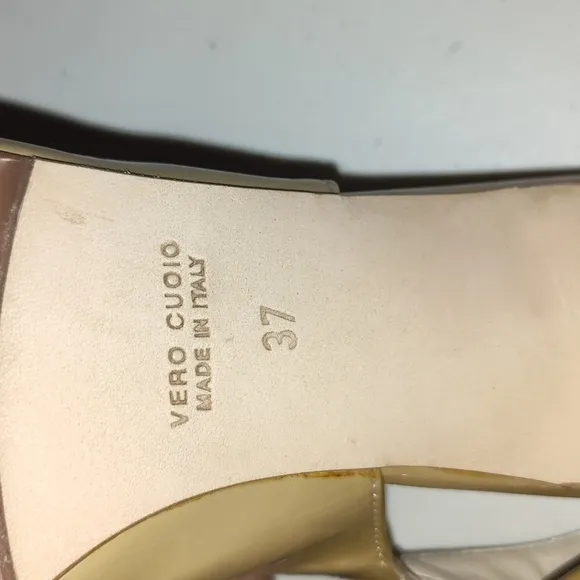 Taryn Rose beige tan sand color Patent Leather Open Toe Heels Size 37