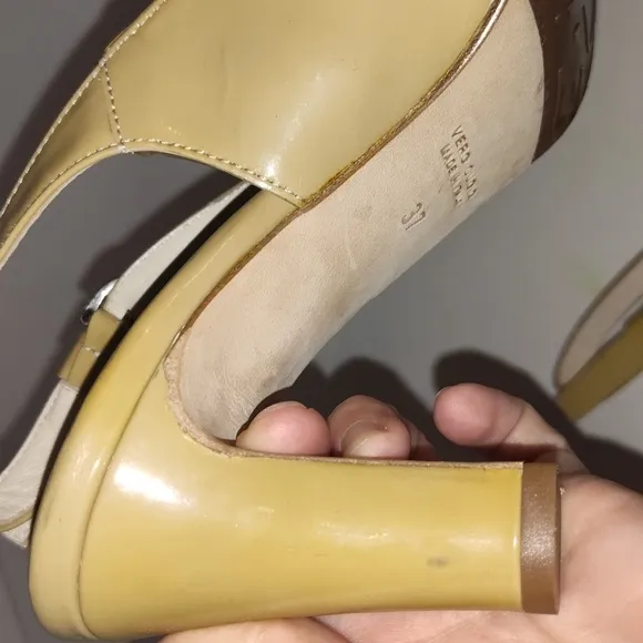 Taryn Rose beige tan sand color Patent Leather Open Toe Heels Size 37