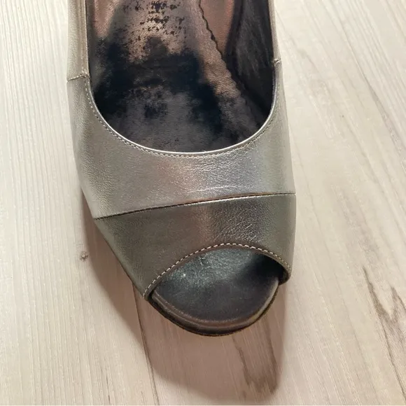 Taryn Rose Classic Grey Silver Women’s Open-Toe Heels