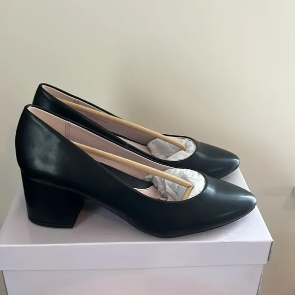 Taryn Rose Good Rochelle Napa Black Block Heels NWT 11M Pump Classic Pointed