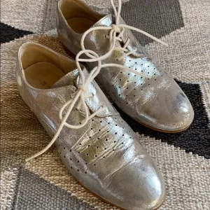 TEN POINTS Metallic Leather Oxfords
