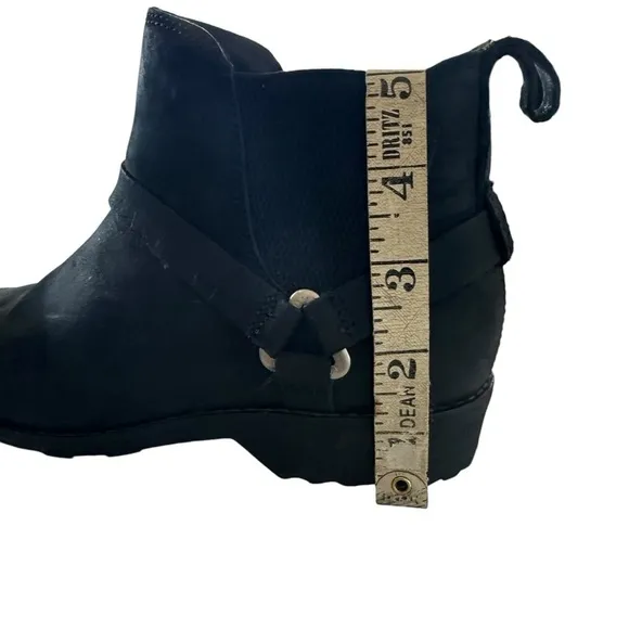 TEVA DE LA VINA BLACK SUEDE BOOTIES SIZE 6.5