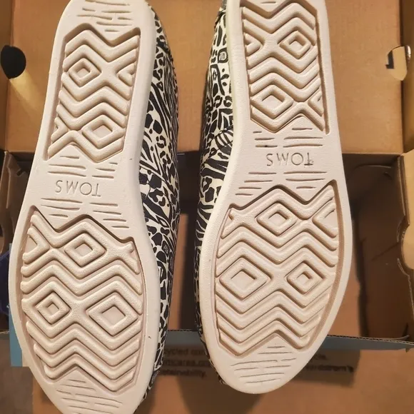 Toms Alpargata Slip-On cushioned footbed and lightweight sole size 7.5 W